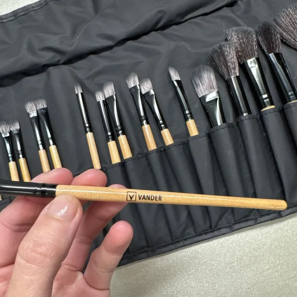 32 Piece Makeup Brush Set With Carrying Case